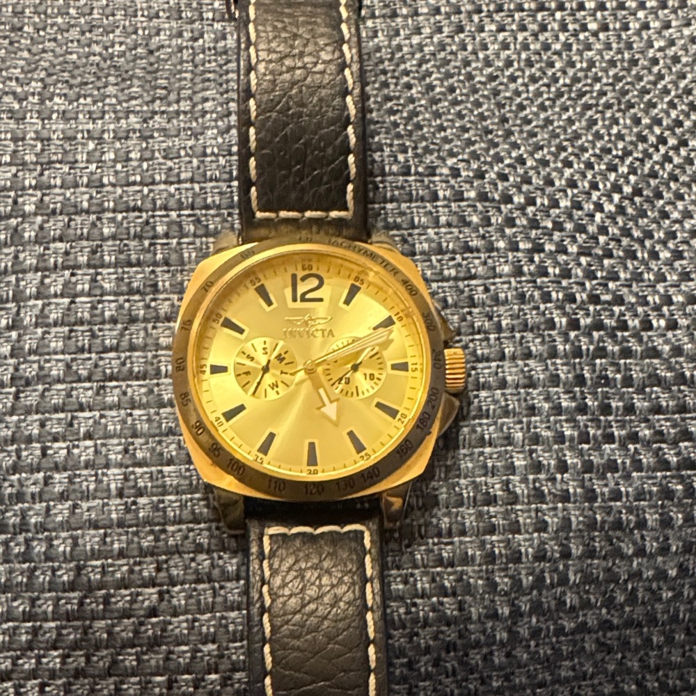 Invicta Men's Black and Gold Watch